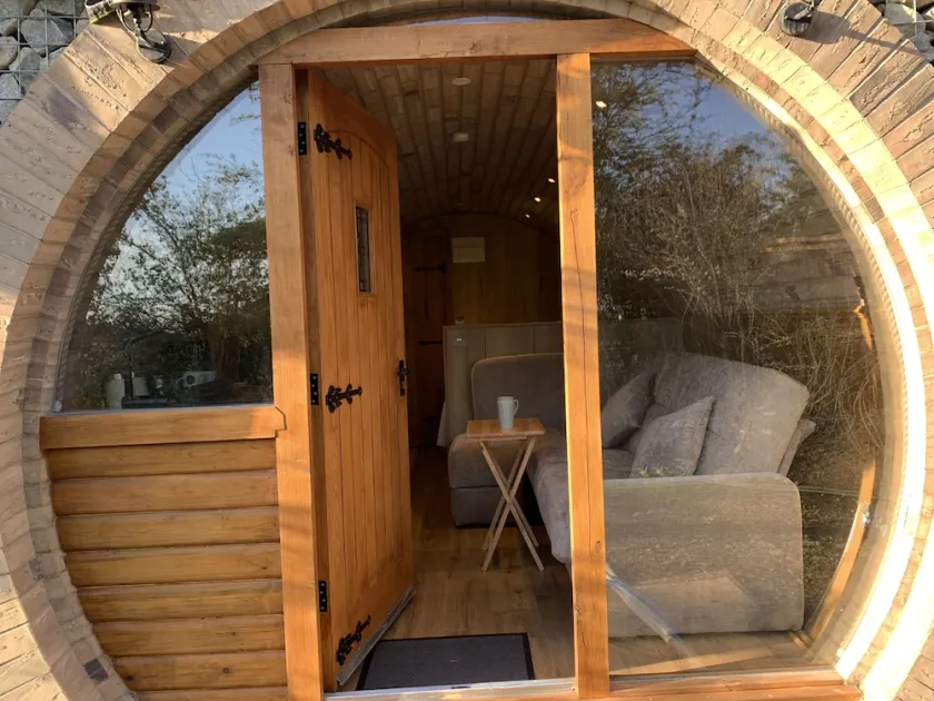 Winter Escape Luxury Hobbit House With hot tub - Image 1