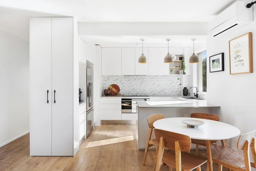 Paw-friendly 2BR Bondi pad with parking, great location - Image 1