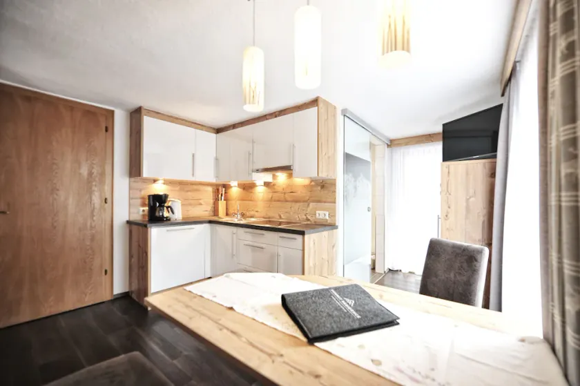 HIRSCH by Summit Residence - Image 1