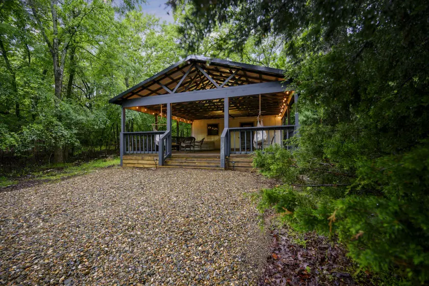 Reindeer Shack-Sleeps 3/Hot Tub - Image 1