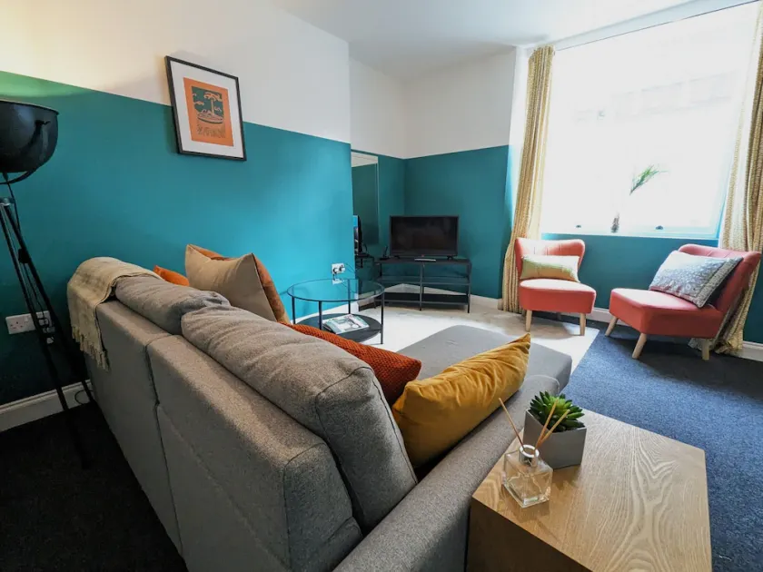 Contemporary garden flat in Clifton - Image 1
