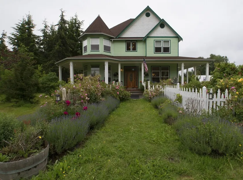 Nostalgic Victorian Home in Lavender Farm - Image 1