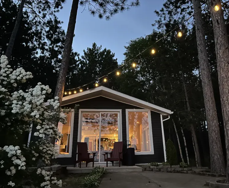 Bright family cottage on Round Lake with beautiful views! - Image 1