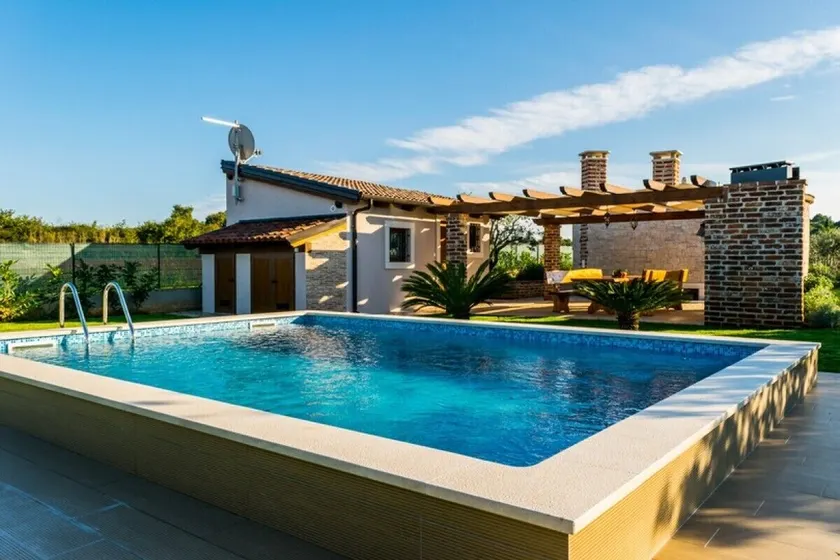 Lovely Newly Built Round Cottage with A/C and Private Pool and close to the Beach ! - Image 1