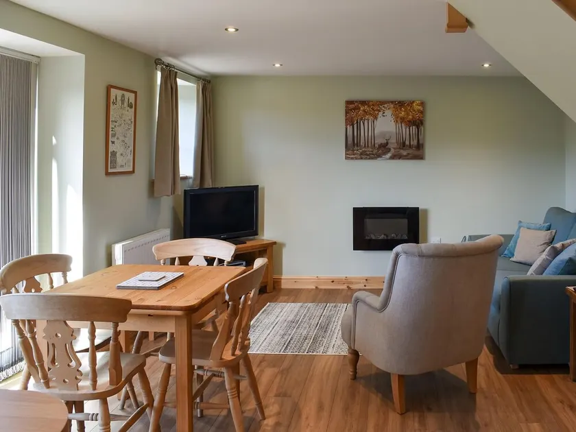 2 bedroom accommodation in Holymoorside near Chesterfield - Image 1