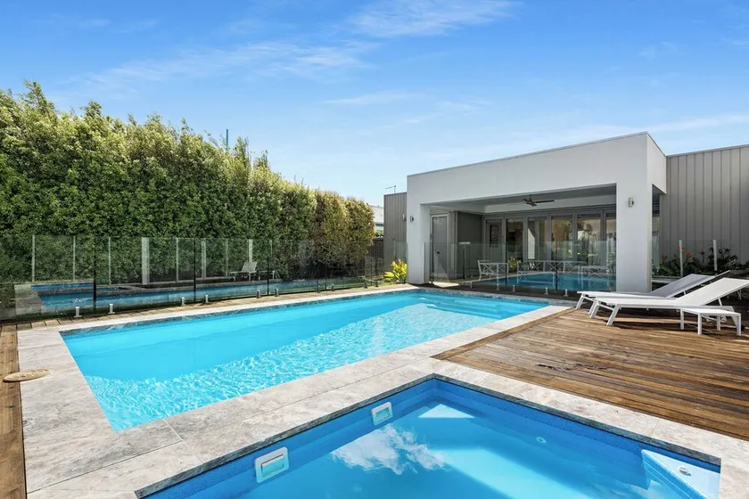 Sorrento's Finest private luxury resort, stunning pool & new Spa (sleeps 10) - Image 1