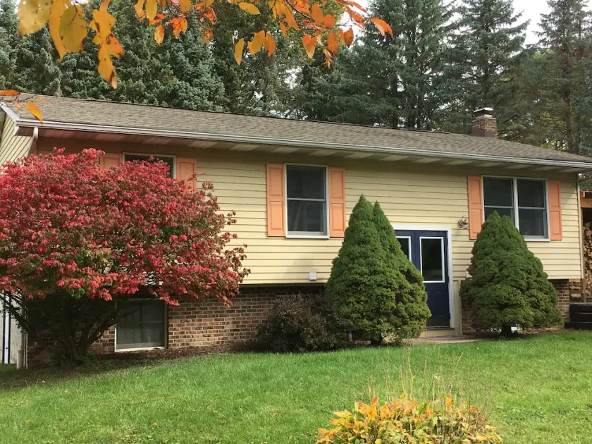 Cozy home in peaceful Boalsburg - Minutes from Beaver Stadium! - Image 1