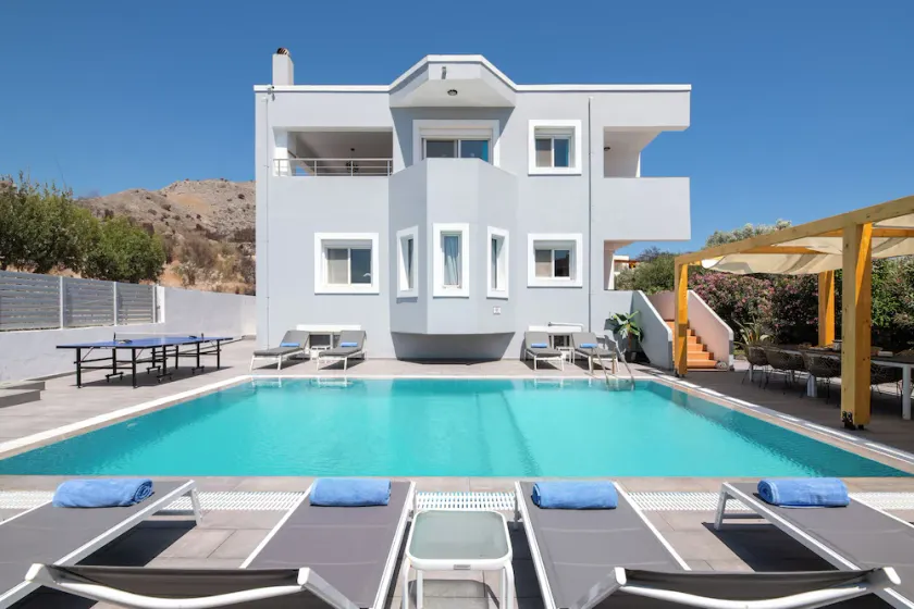 Villa Bella, med privat pool, spabad, spillerum tæt på stranden - Image 1