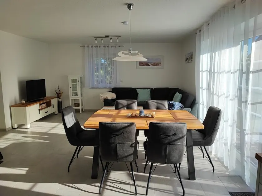 High-quality 100sqm vacation home for 6 people with fireplace and garden directly on the dike - Image 1