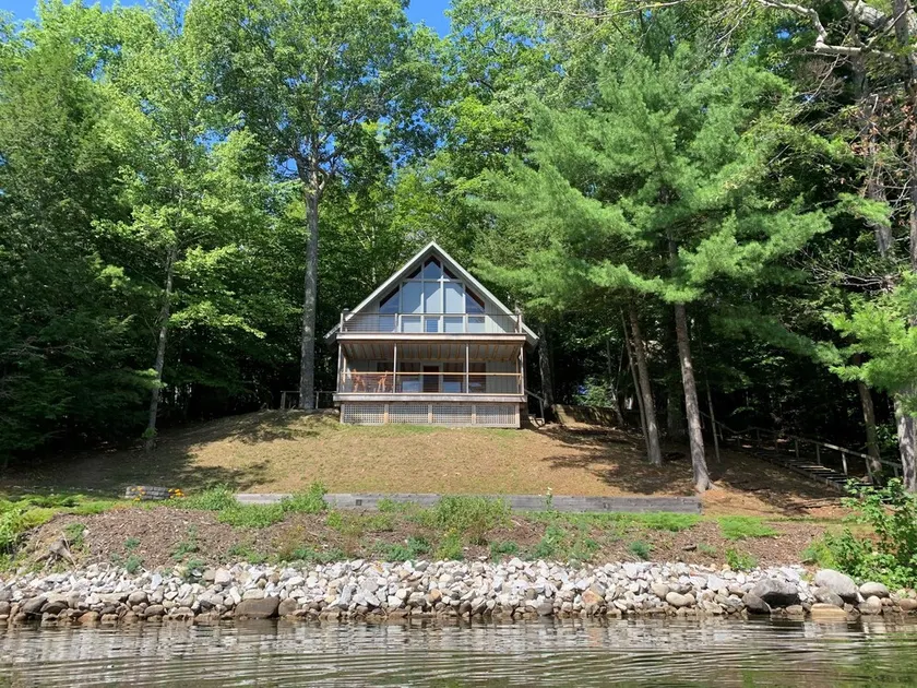 Lake Front Chalet on Great Pond - Image 1