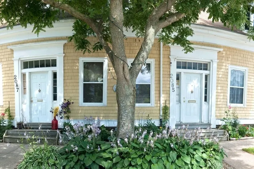 Heritage Row House beside Citadel Hill - Image 1