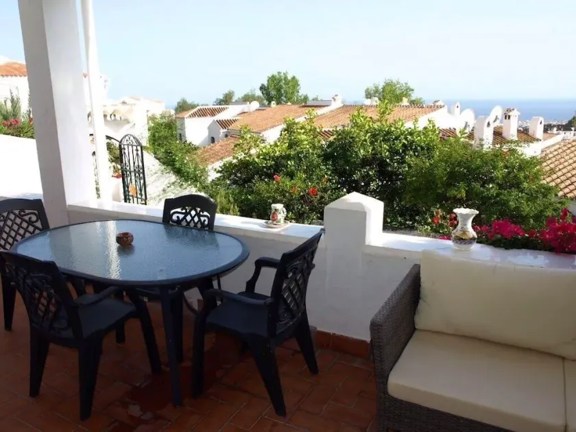 Lovely villa in the relaxing urbanisation of San Juan de Capistrano - Image 1