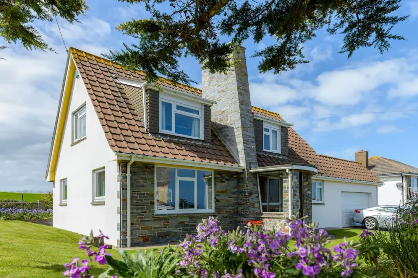 Detached  4 Bedroom House with Stunning sea views just 200 meters from the beach - Image 1