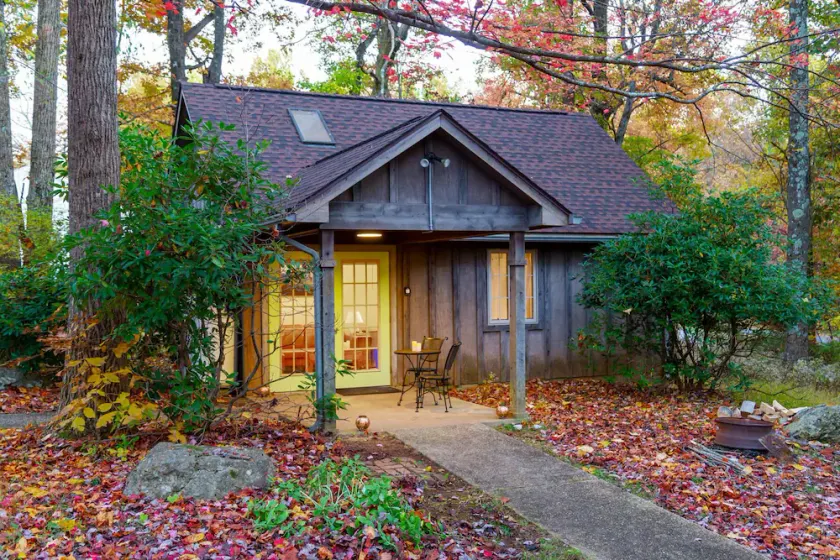 Hanging Rock Cabin - - Image 1