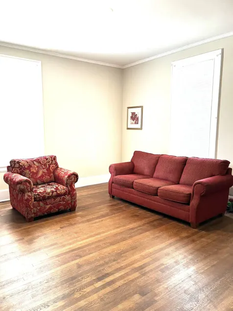 Ideal Location Spacious - Image 1