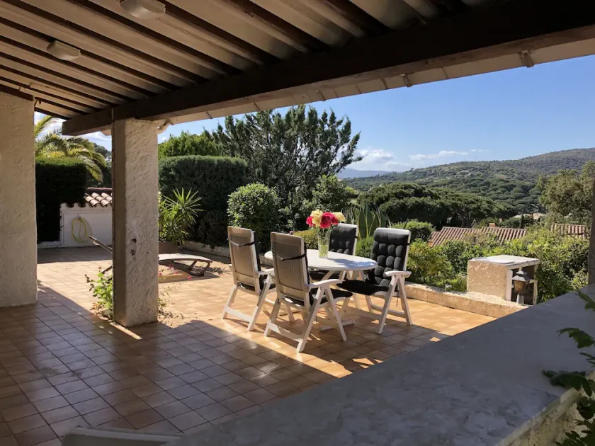 JOLI   MAZET A  STE MAXIME  3 PIECES  GRANDE TERRASSE  PISCINE TENNIS - Image 1