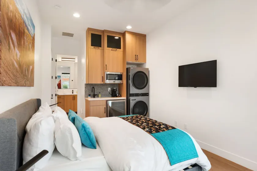 Best Deal! Modern Luxury Casita! Kitchenette & W/D - Image 1