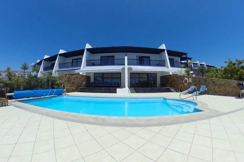 Une merveilleuse villa de première ligne pour regarder les bateaux passer! - Image 1