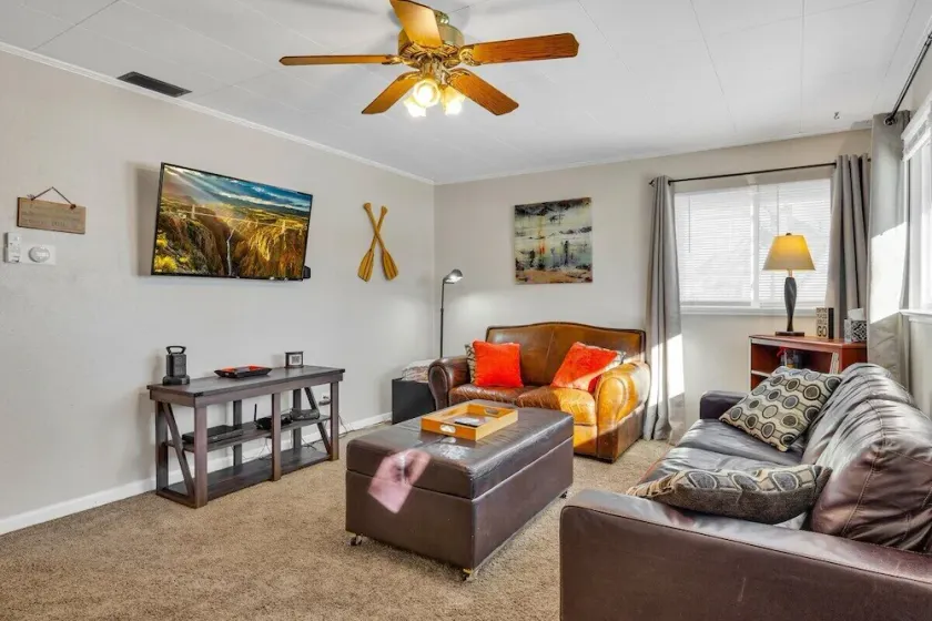 2 bedroom, 1 bath, with additional sofa sleeper, dog friendly w. fee, Foosball Table, quiet neighborhood - Image 1