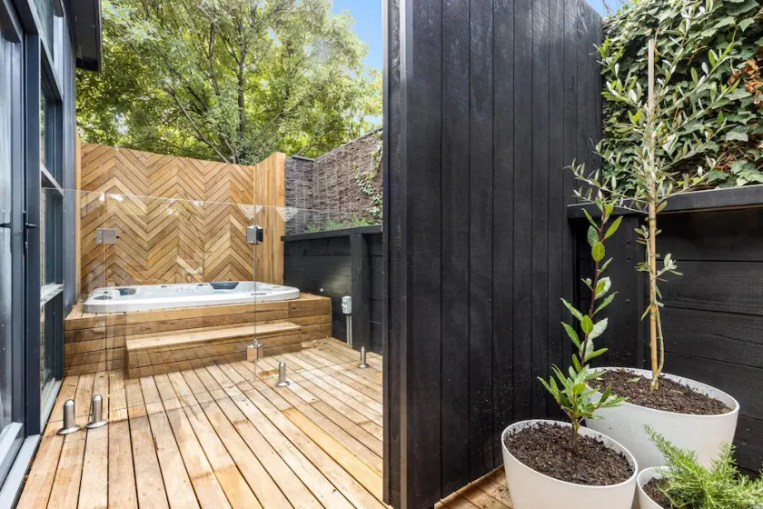 The Love Shack, Blairgowrie - Romantic, private bungalow, walk to Blairgowrie village and beach - Image 1
