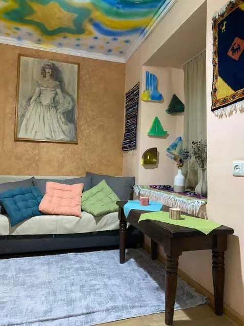 The apartment is in a cozy and quiet environment - Image 1