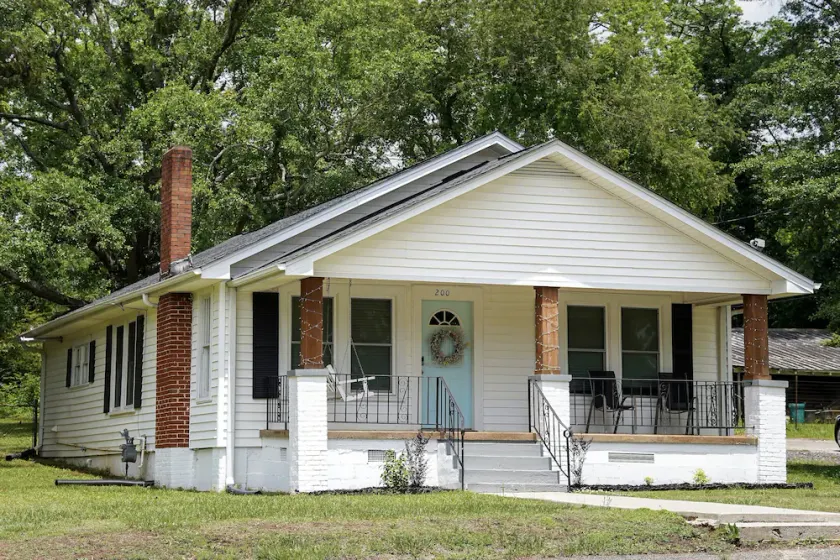 HollyWild House Cozy 3-Bedroom Bungalow Downtown Greer - Image 1