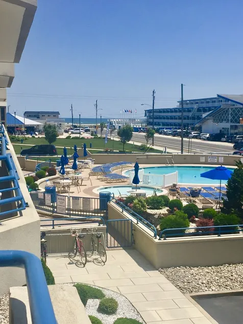 Smukke WW Crest Beachfront Condo m / Ocean & Pool Views! Bekvemmeligheder Galore! - Image 1