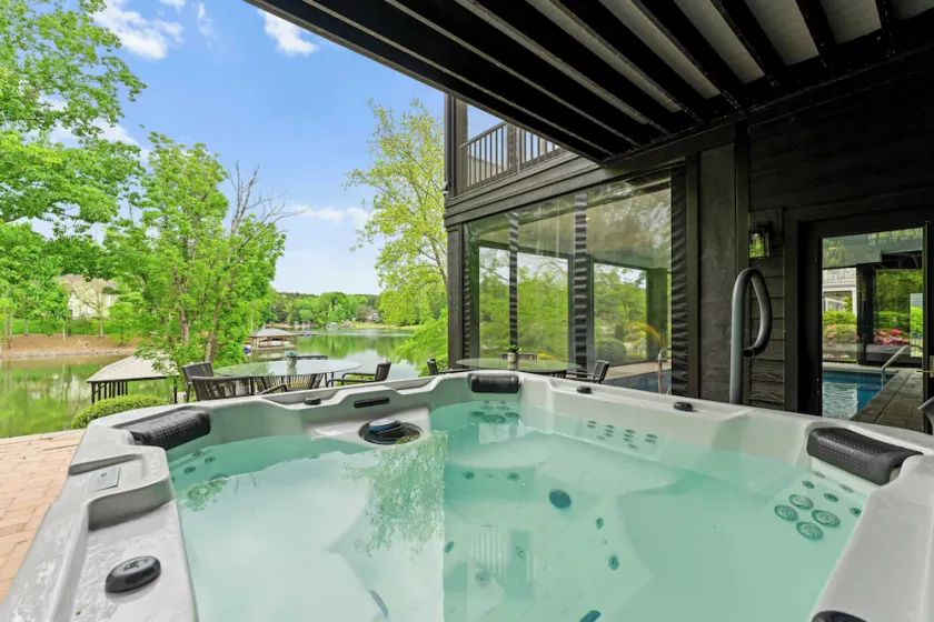 Luxury Lakefront Stay Private Dock, Indoor/outdoor Pool The Retreat - Image 1