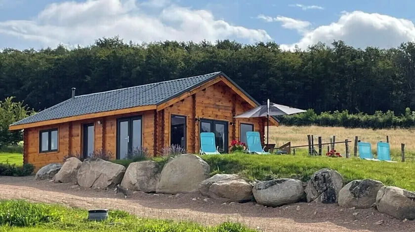 Quiet chalet with superb unobstructed view of the Morvan mountains - Image 1