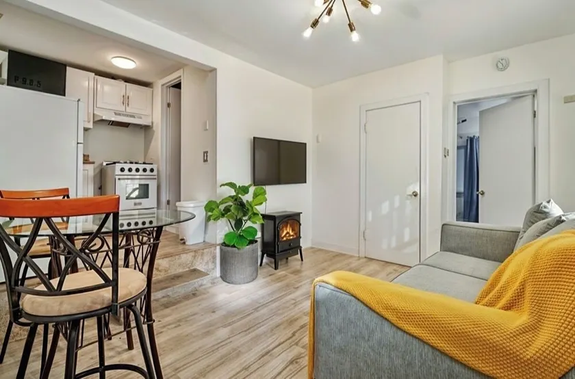 Modern, 1BR APT With Parking , 25 min to MET LIFE , 30 min to NYC - Image 1