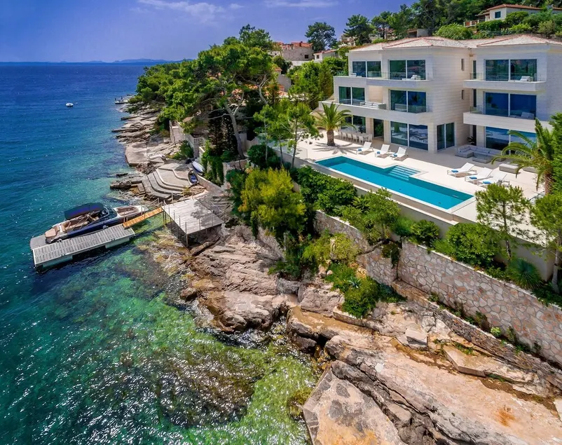 Villa Seven Sins mit Pool am Strand - Image 1