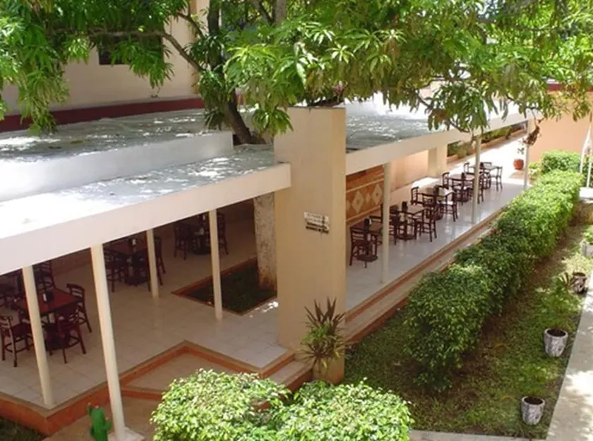 Hotel Plaza - Image 1