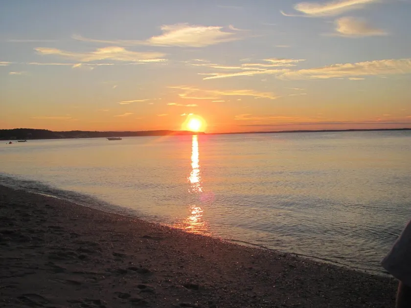 Summer cottage steps to beach - Image 1