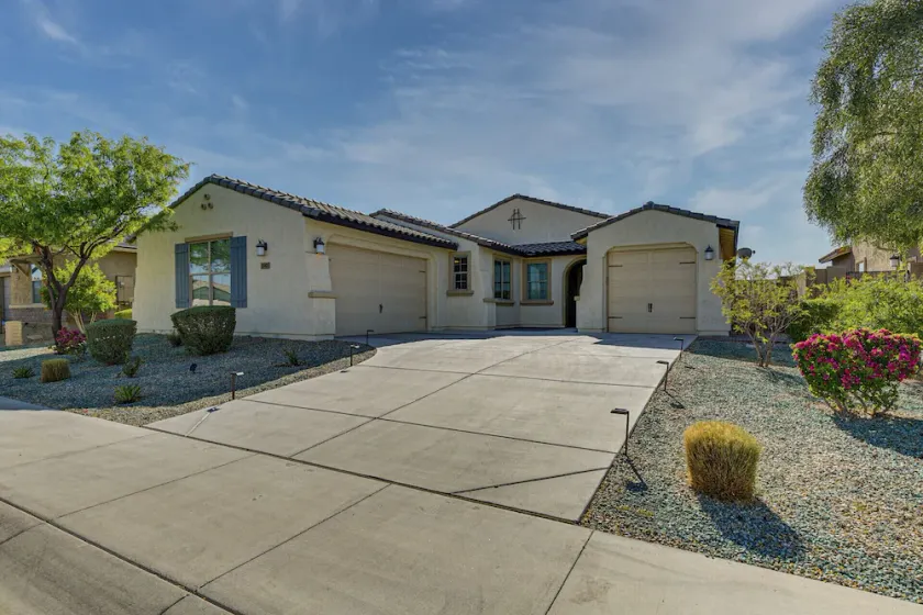 Spacious, clean 4 bd/3 bath house w/ private pool, patio close to sports, hiking - Image 1