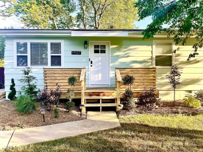 Hidden Gem!  The Hogspitality House- Perfect Cottage- 5 min to Univ of Arkansas! - Image 1
