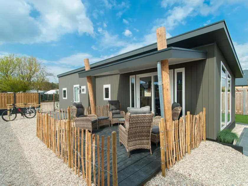 Cozy Beachside Base With Dual Terraces - Image 1