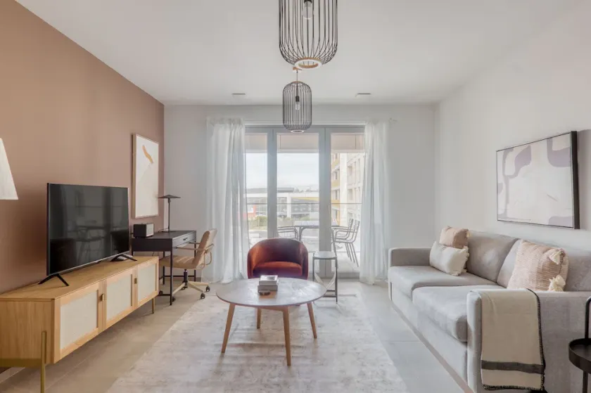 New Gasperich 1BR w/ Balcony & Elevator nr bus station, by Blueground - Image 1