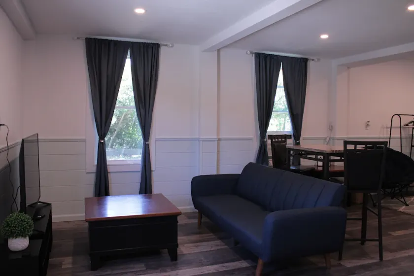 Beautiful new property, great location. - Image 1