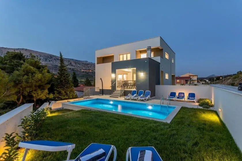 House with sauna, , jacuzzi, pool - Image 1