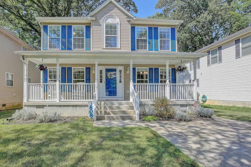 Spacious house, great deck & grill, close to boardwalk, shops, and restaurants. - Image 1