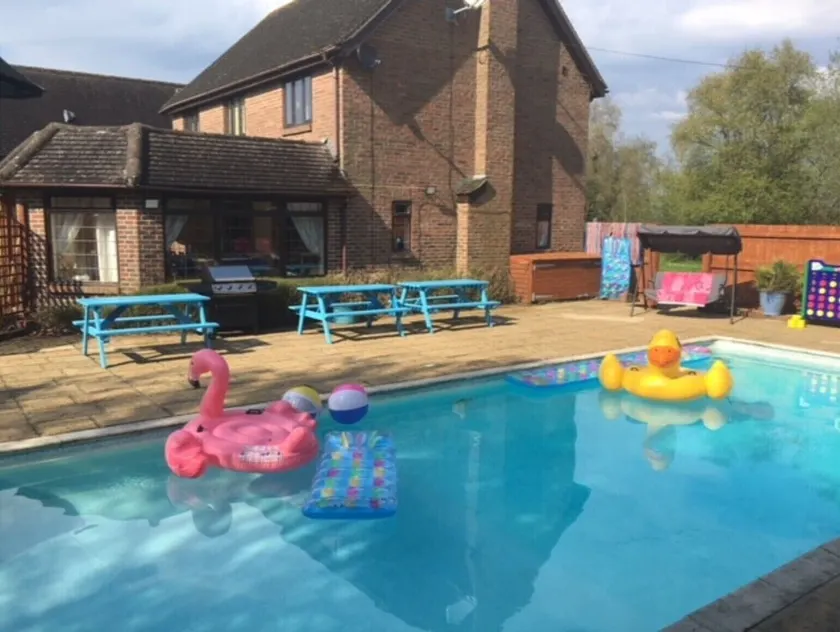 Hot Tub & Heated Pool Heaven in this Bournemouth Residence - Image 1