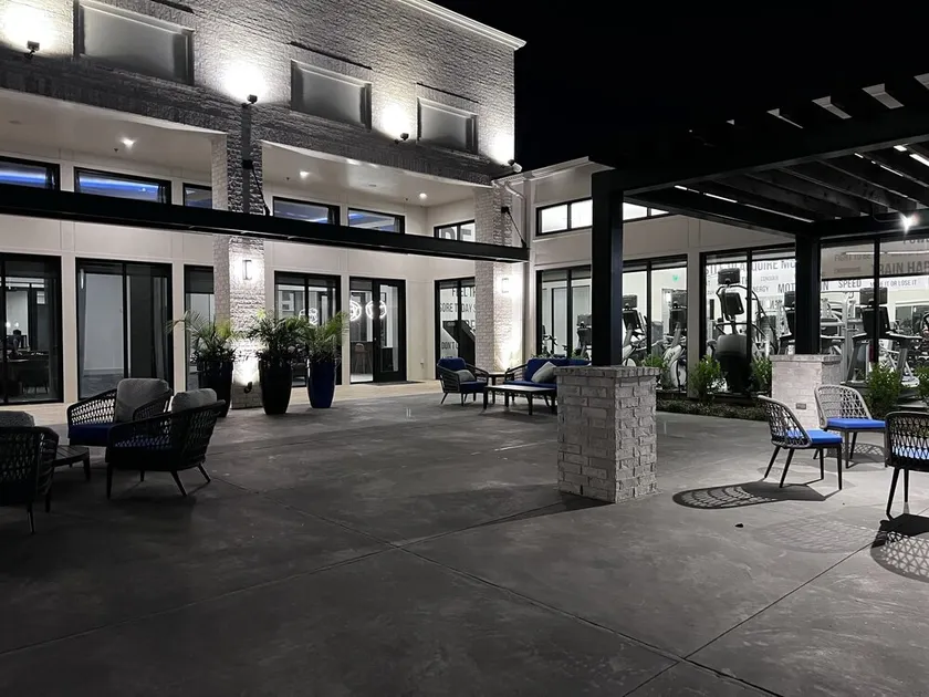 Luxury Mid-rise Apartments with Clubhouse - Image 1