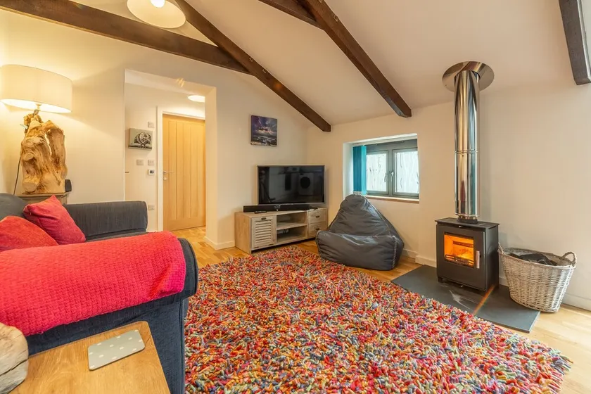 Perfect for a romantic Cornish break and just a mile and a half from the beach. - Image 1