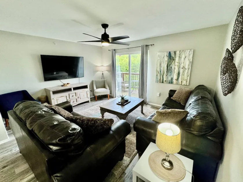 Mercy's Hideaway - Open Pool! Relaxing & Chic! Prime Location w/ Natural Views! - Image 1