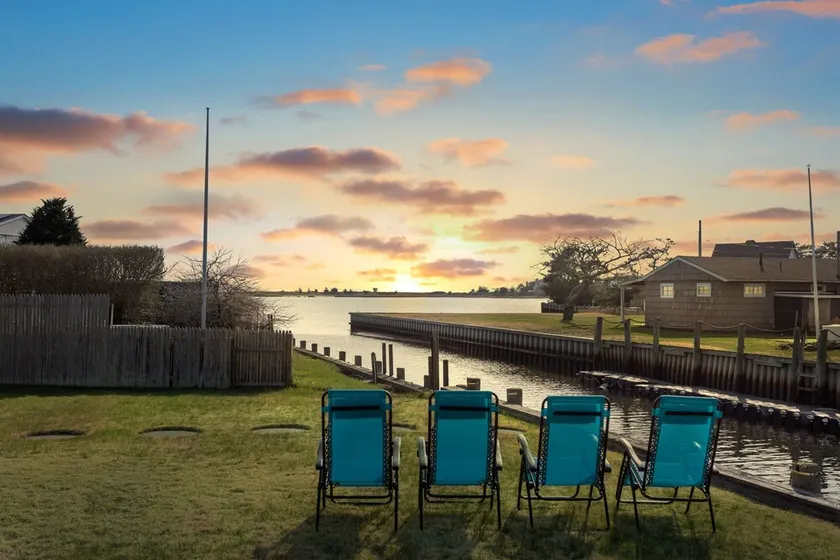 Fun and Chic Southampton Waterfront Cottage - Image 1