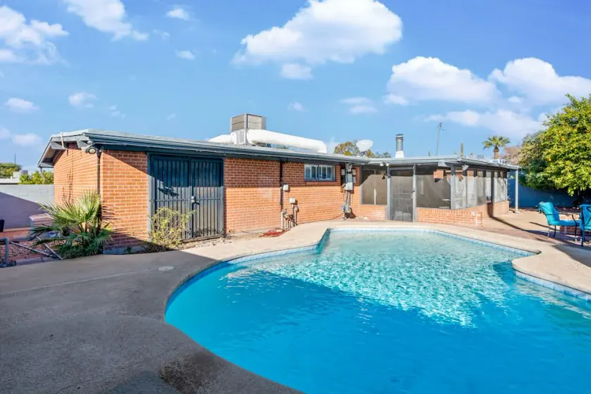Eli Drive: Farmhouse Charm Meets Modern Luxury – Pool Included! - Image 1
