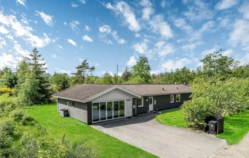 Amazing Home In Blåvand With Kitchen - Image 1