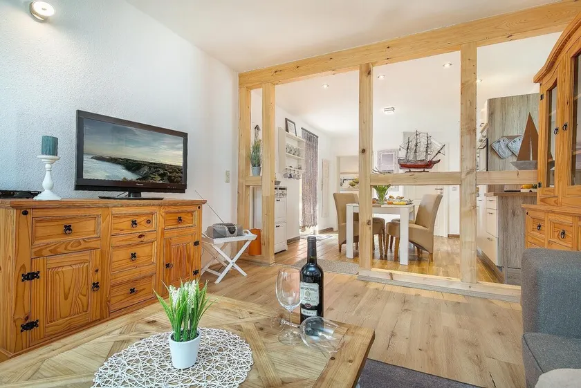 Pure Baltic Sea exhilaration, because this vacation apartment is only 30m from the sea. - Image 1