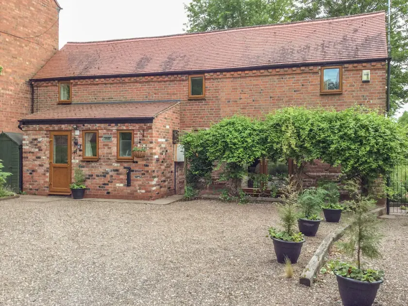 Cream Door Cottage - Image 1