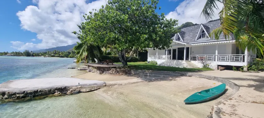 Très Belle Villa Bord de mer Avec Plage Privée - Image 1